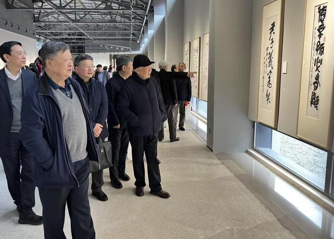 枇杷》仅展一日深港艺术同时发声开元棋牌一周观展｜宋画《山鹊(图40)